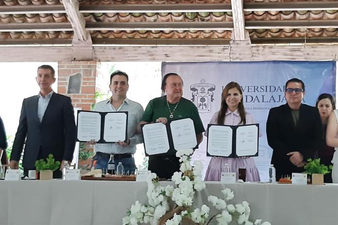 La UdeG y Dulces De la Rosa sellan alianza para impulsar la educación dual