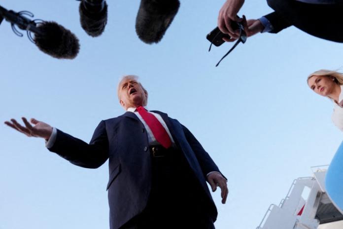 Casa Blanca aceptaría análisis grafológico de supuesta carta de Trump a Epstein