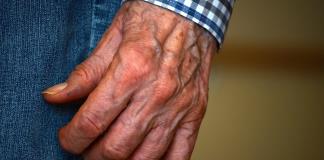 Descubren por qué la gripe es más mortal para las personas mayores