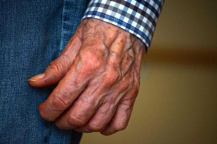 Descubren por qué la gripe es más mortal para las personas mayores