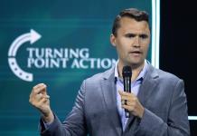 El comentarista Charlie Kirk, aliado de Trump, asesinado de un disparo en una universidad