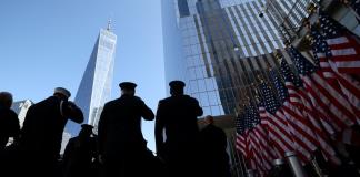 Nueva York conmemora atentados del 11-S en medio de división política