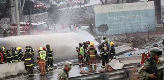Sube a diez la cifra de muertos por la explosión de un camión de gas en CDMX