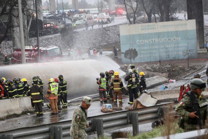 Sube a diez la cifra de muertos por la explosión de un camión de gas en CDMX Sube a diez la cifra de muertos por la explosión de un camión de gas en CDMX