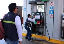 Profeco y ASEA denuncian a gasolineras por vender litros incompletos en varios estados de México
