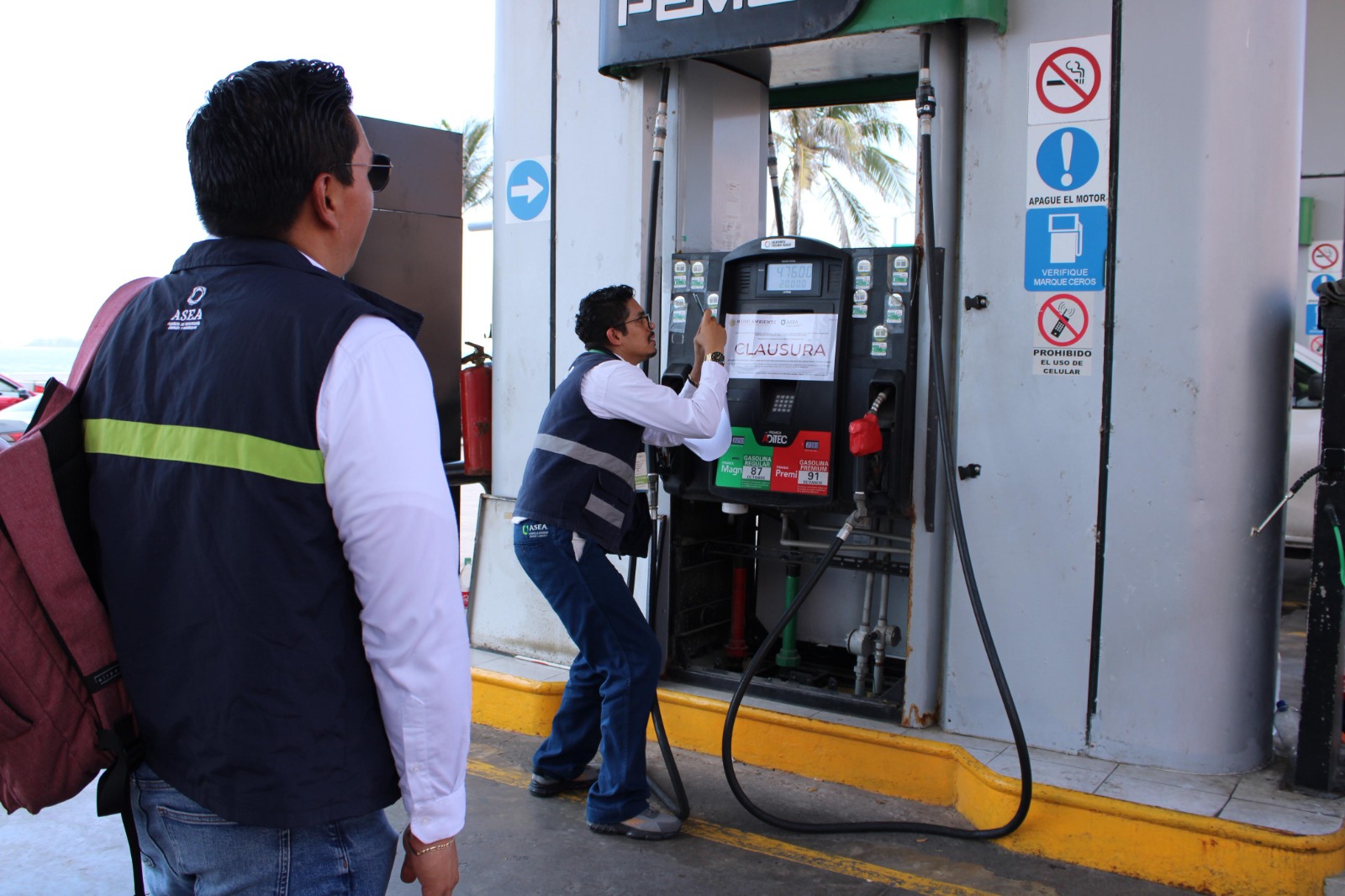 Profeco y ASEA denuncian a gasolineras por vender litros incompletos en varios estados de México