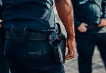 Agente migratorio mata a disparos en Chicago a inmigrante en fuga