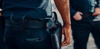 Agente migratorio mata a disparos en Chicago a inmigrante en fuga