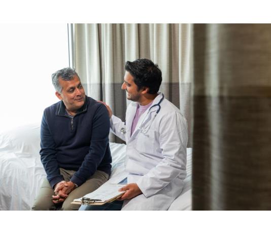 Urólogo advierte: 4 de cada 10 hombres llegan con cáncer de próstata en etapa avanzada