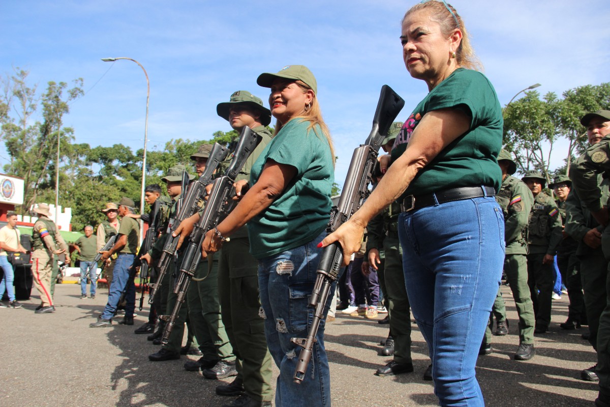Los recibiremos con plomo: milicia en Venezuela se adiestra ante amenaza de EEUU Los recibiremos con plomo: milicia en Venezuela se adiestra ante amenaza de EEUU