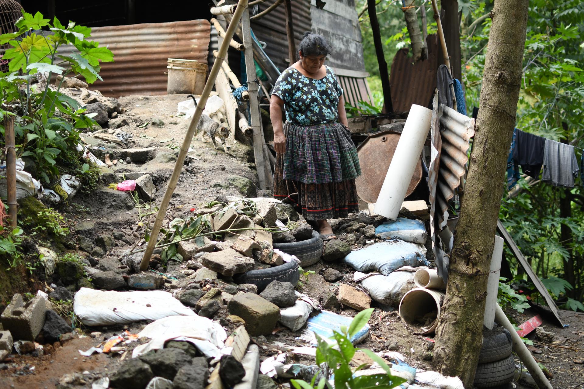 Las viviendas con pisos de tierra: el reflejo de la pobreza Las viviendas con pisos de tierra: el reflejo de la pobreza