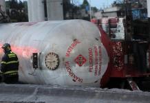 Sube a catorce la cifra de muertos por explosión de camión de gas en Ciudad de México