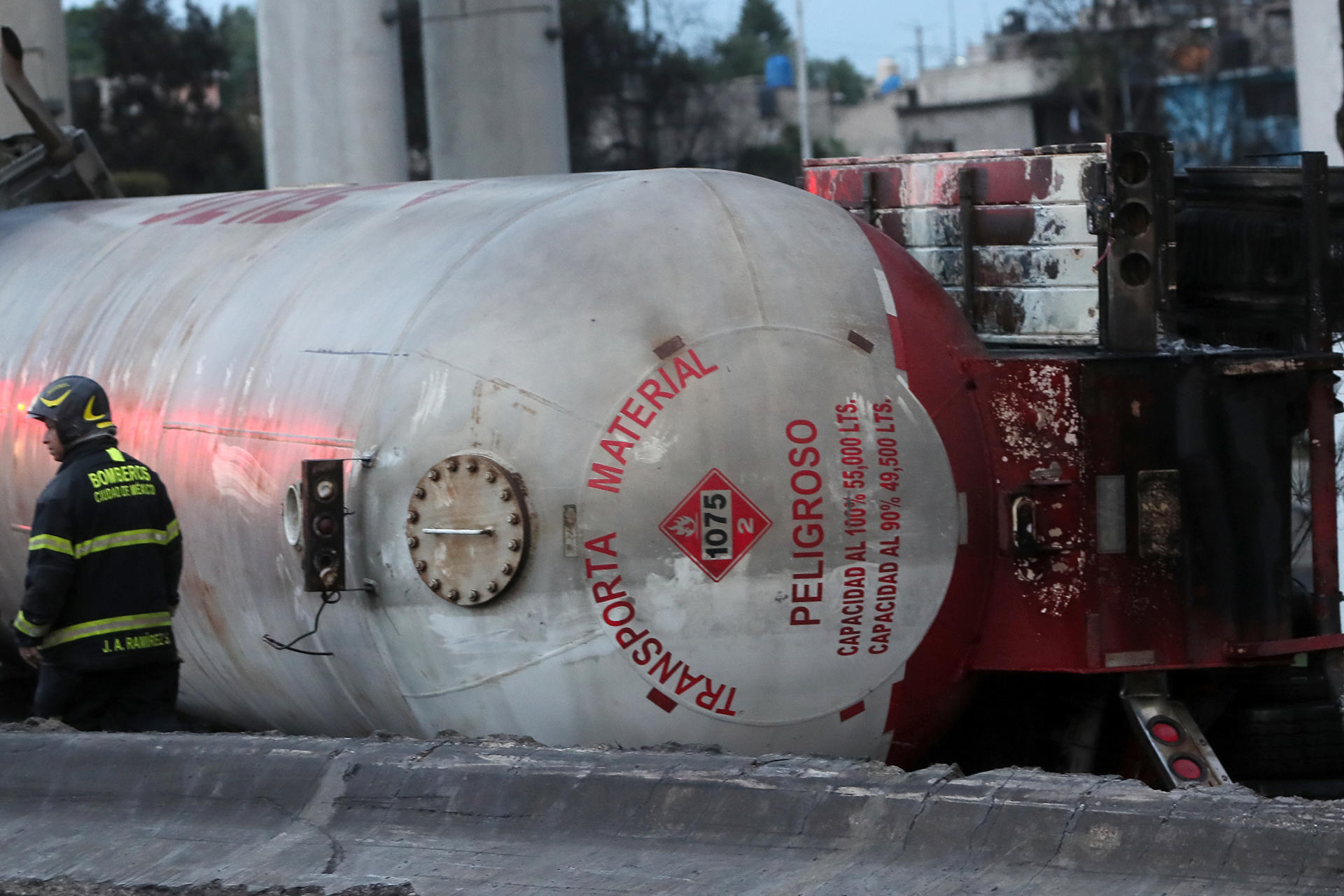 Asciende a 21 el número de muertos por explosión de camión de gas en Ciudad de México Asciende a 21 el número de muertos por explosión de camión de gas en Ciudad de México