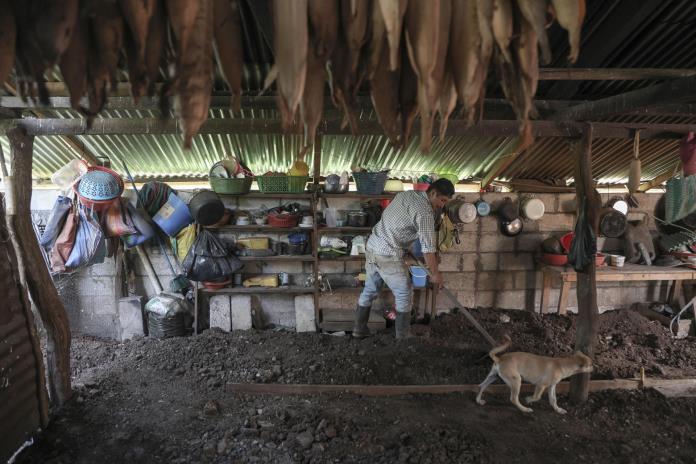 Las viviendas con pisos de tierra: el reflejo de la pobreza Las viviendas con pisos de tierra: el reflejo de la pobreza