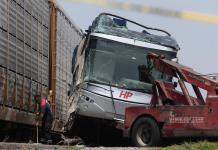 Fiscalía mexicana ordena juicio contra conductor de autobús que chocó con tren en México