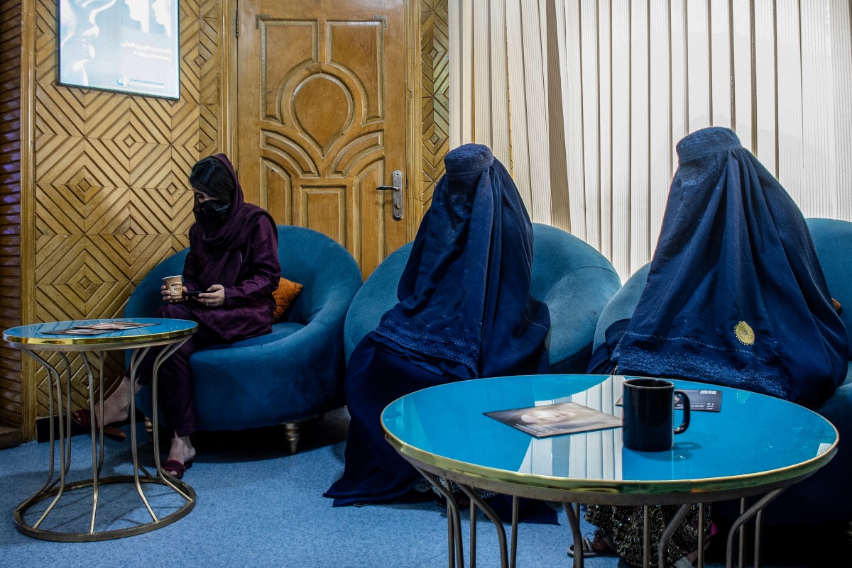 Bótox bajo el burka: las cirugías estéticas están de moda en Afganistán