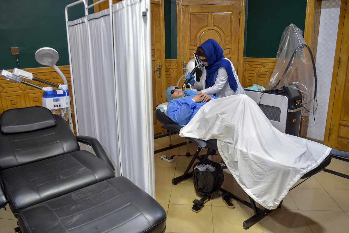 Bótox bajo el burka: las cirugías estéticas están de moda en Afganistán