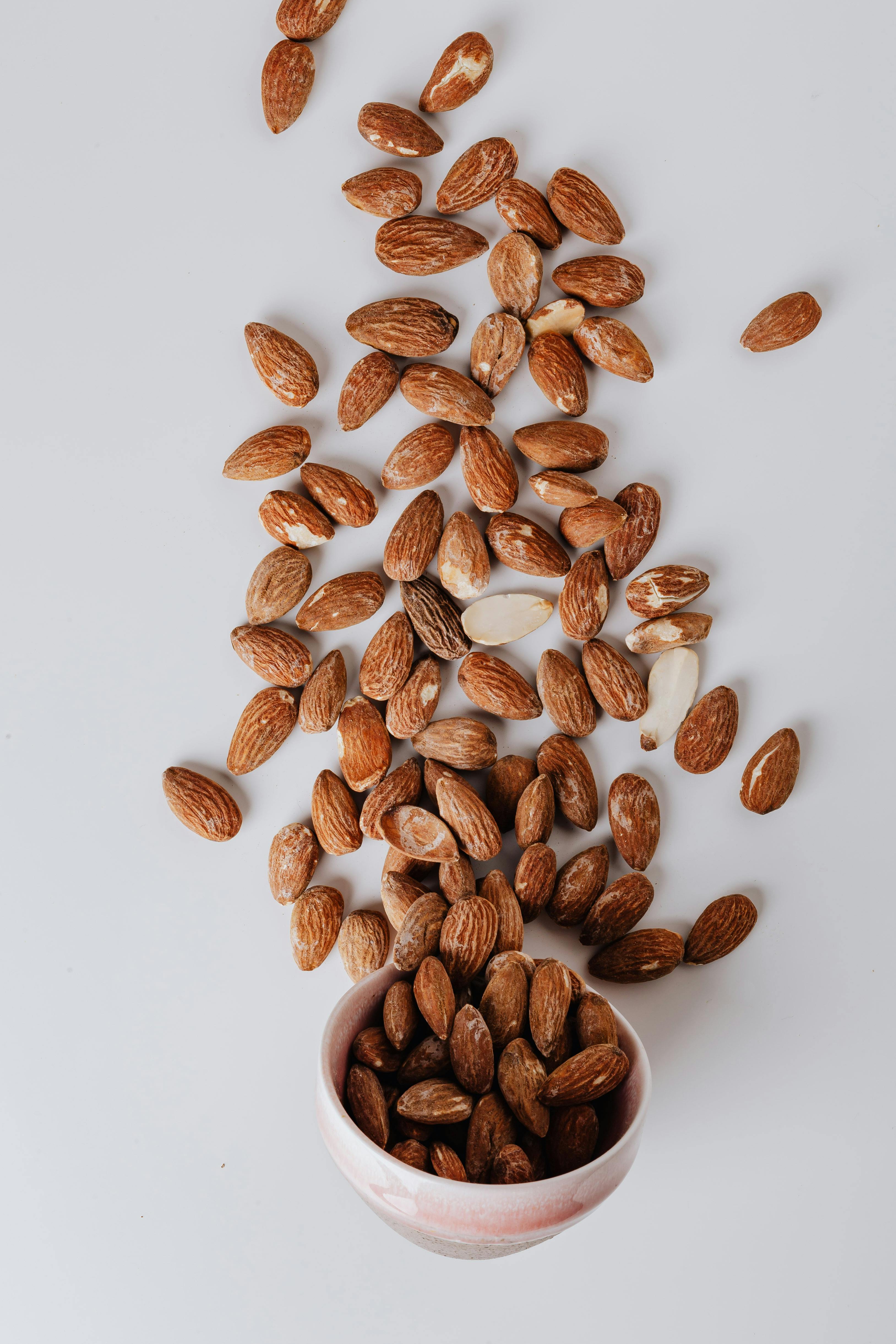Estudios sugieren que consumir almendras podría controlar el peso Estudios sugieren que consumir almendras podría controlar el peso