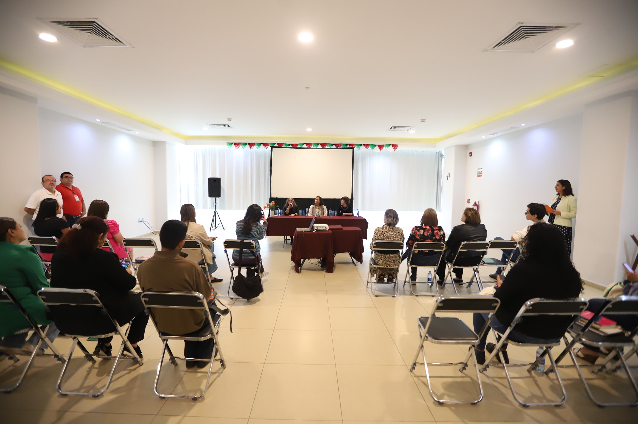 Reflexionan sobre la cultura comunitaria y función pública de las bibliotecas en Jalisco