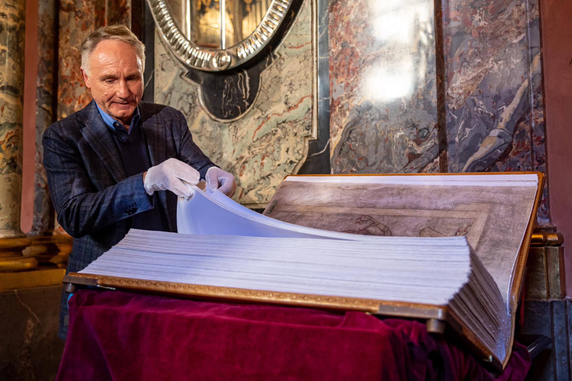 Dan Brown regresa con conspiraciones, neurociencia y un romance ambientado en Praga Dan Brown regresa con conspiraciones, neurociencia y un romance ambientado en Praga