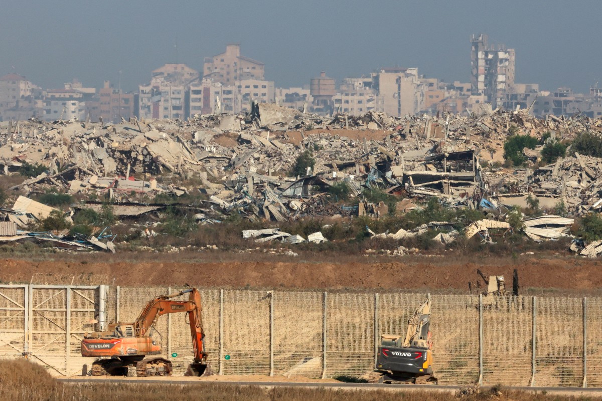 Tanques y aviones israelíes bombardean Ciudad de Gaza y el éxodo de palestinos continúa