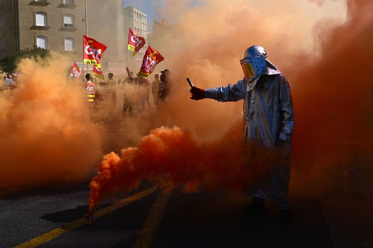 Decenas de miles de personas protestan en Francia contra la austeridad Decenas de miles de personas protestan en Francia contra la austeridad