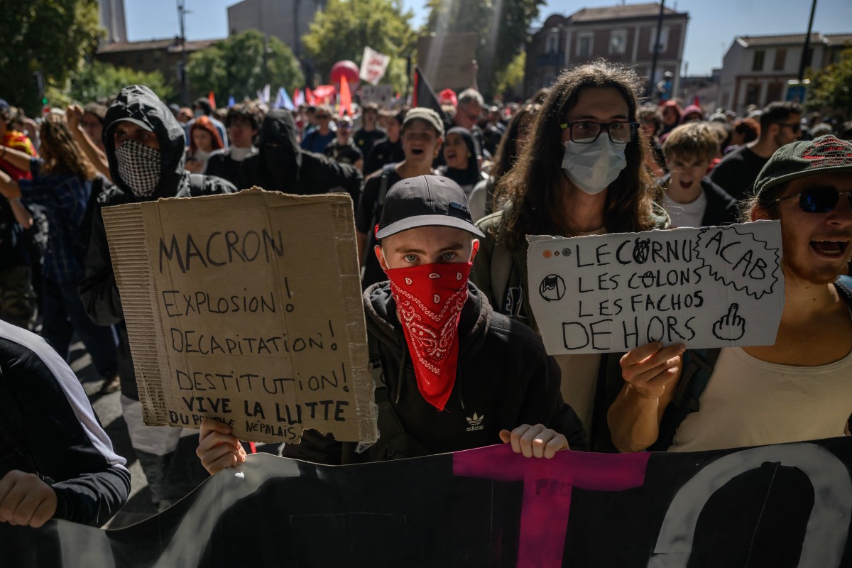 Decenas de miles de personas protestan en Francia contra la austeridad Decenas de miles de personas protestan en Francia contra la austeridad