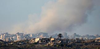 Tanques y aviones israelíes bombardean Ciudad de Gaza y el éxodo de palestinos continúa