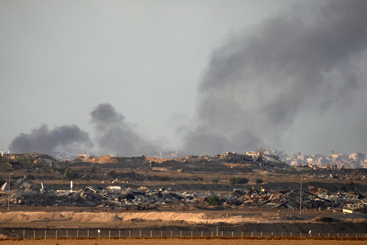 Tanques y aviones israelíes bombardean Ciudad de Gaza y el éxodo de palestinos continúa