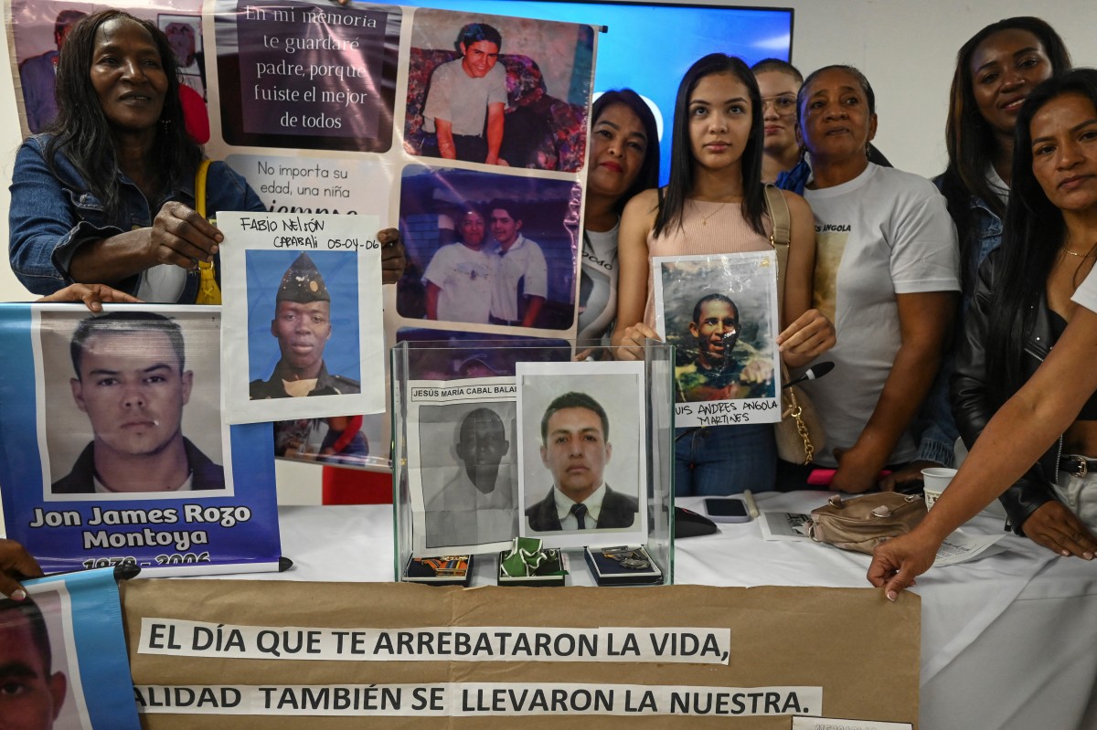 Tribunal de paz de Colombia sentencia a primeros exmilitares por asesinato de civiles