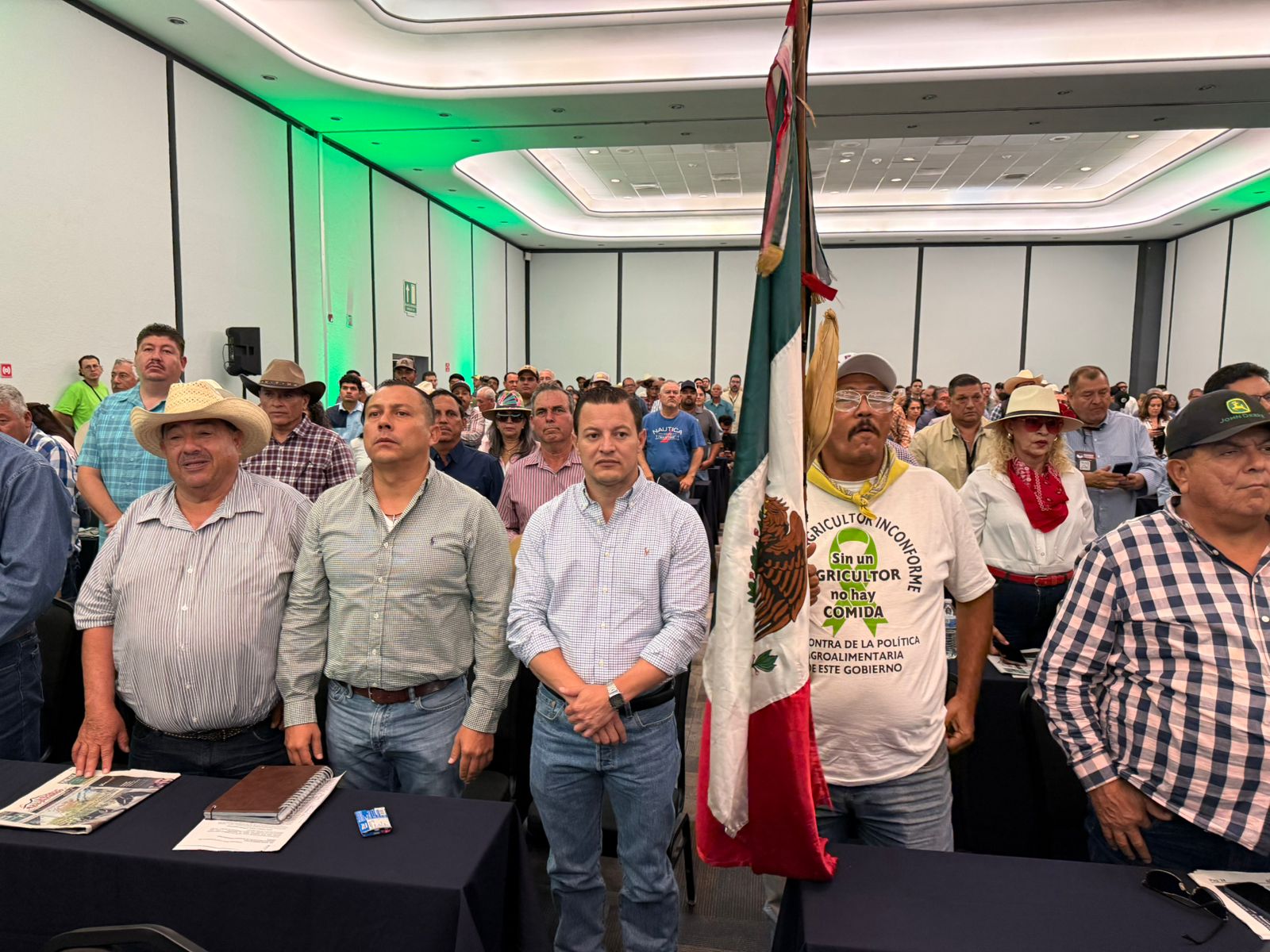 Productores de maíz Irrumpen al Congreso Internacional Agroalimentario y advierten colapso del campo por uso de transgénicos