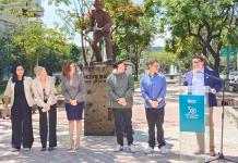 El IEPC inaugura la exposición urbana de sus 30 años de existencia con los trazos de Qucho monero