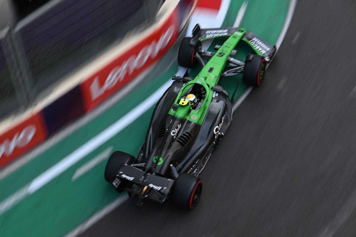 Hamilton recupera el brillo en los ensayos de Azerbaiyán, McLaren en problemas