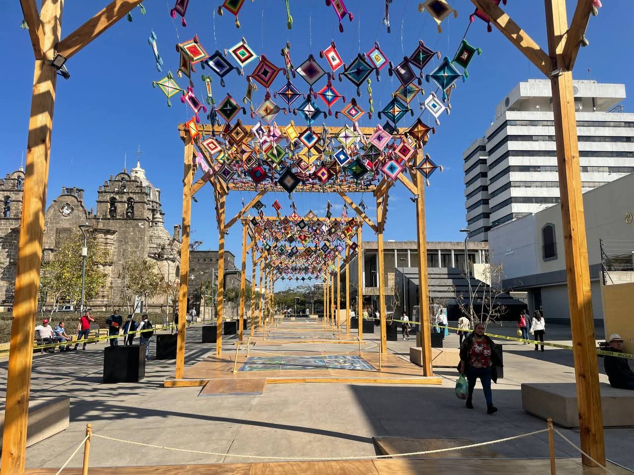 Guadalajara retiró Paseo Tejido Wixárika por estar en riesgo de colapso