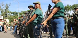 Venezuela entrena militarmente a civiles ante un eventual ataque de EEUU