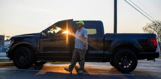 Cuidado con el hielo en las vías: en Texas, migrantes se ayudan para evadir redadas del ICE