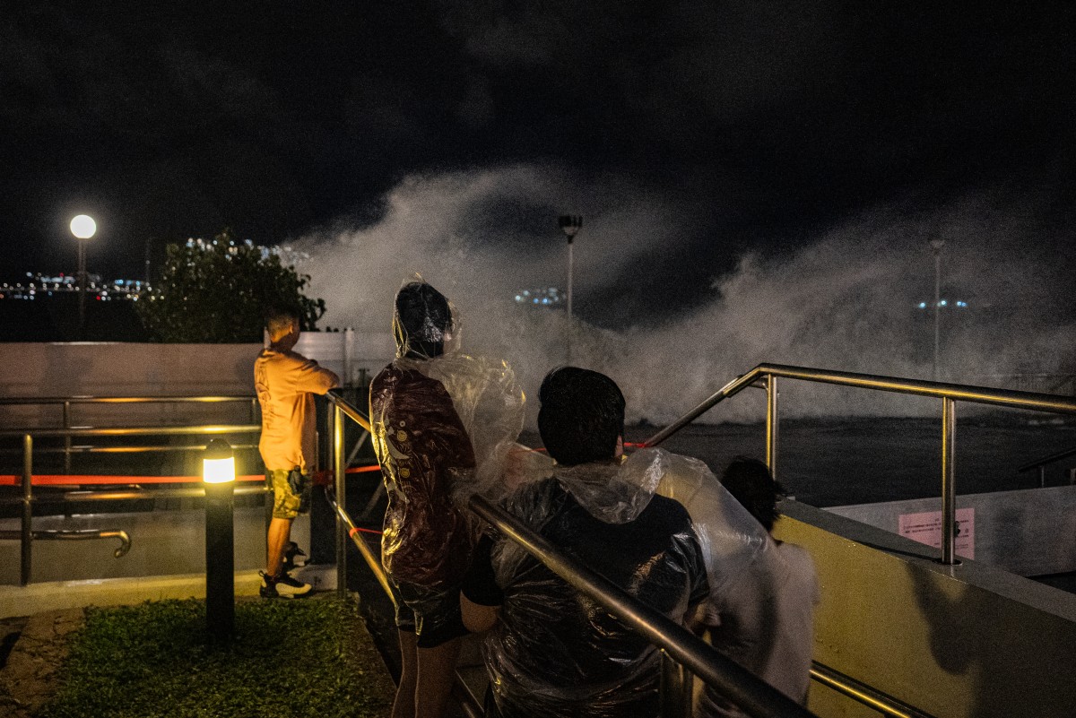 Hong Kong decreta alerta máxima por el supertifón Ragasa