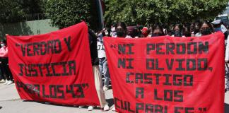 Activistas vuelven a protestar violentamente por caso Ayotzinapa 