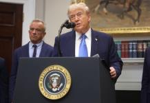 Trump limita uso de Tylenol y lo vincula como causante de autismo pese a críticas médicas