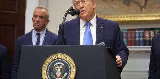 Trump limita uso de Tylenol y lo vincula como causante de autismo pese a críticas médicas