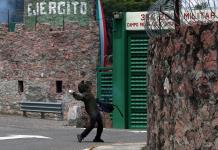 Atacan instalaciones militares en Guerrero por caso Ayotzinapa