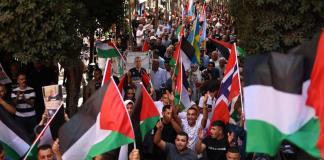 Los palestinos de Cisjordania marchan para celebrar el reconocimiento de su Estado