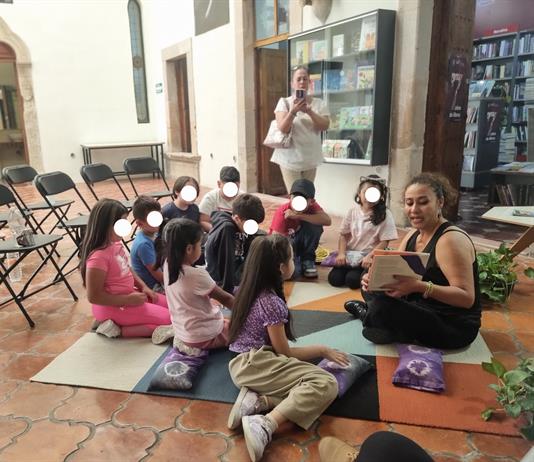 Blanca Rocío Serrano acerca a la comunidad la lectura en braille en la Librería Carlos Fuentes