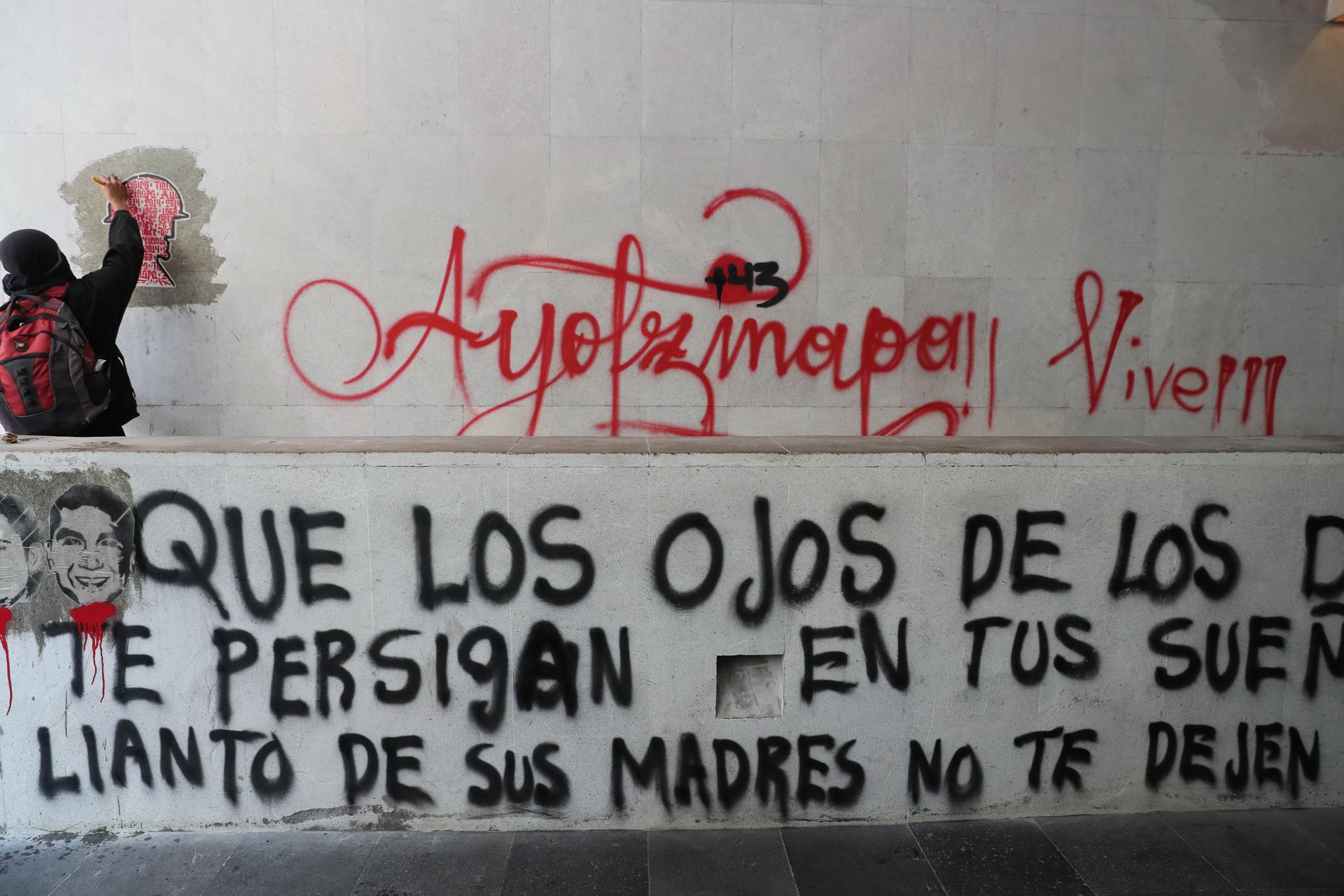 Familiares del caso Ayotzinapa piden la extradición de presuntos responsables