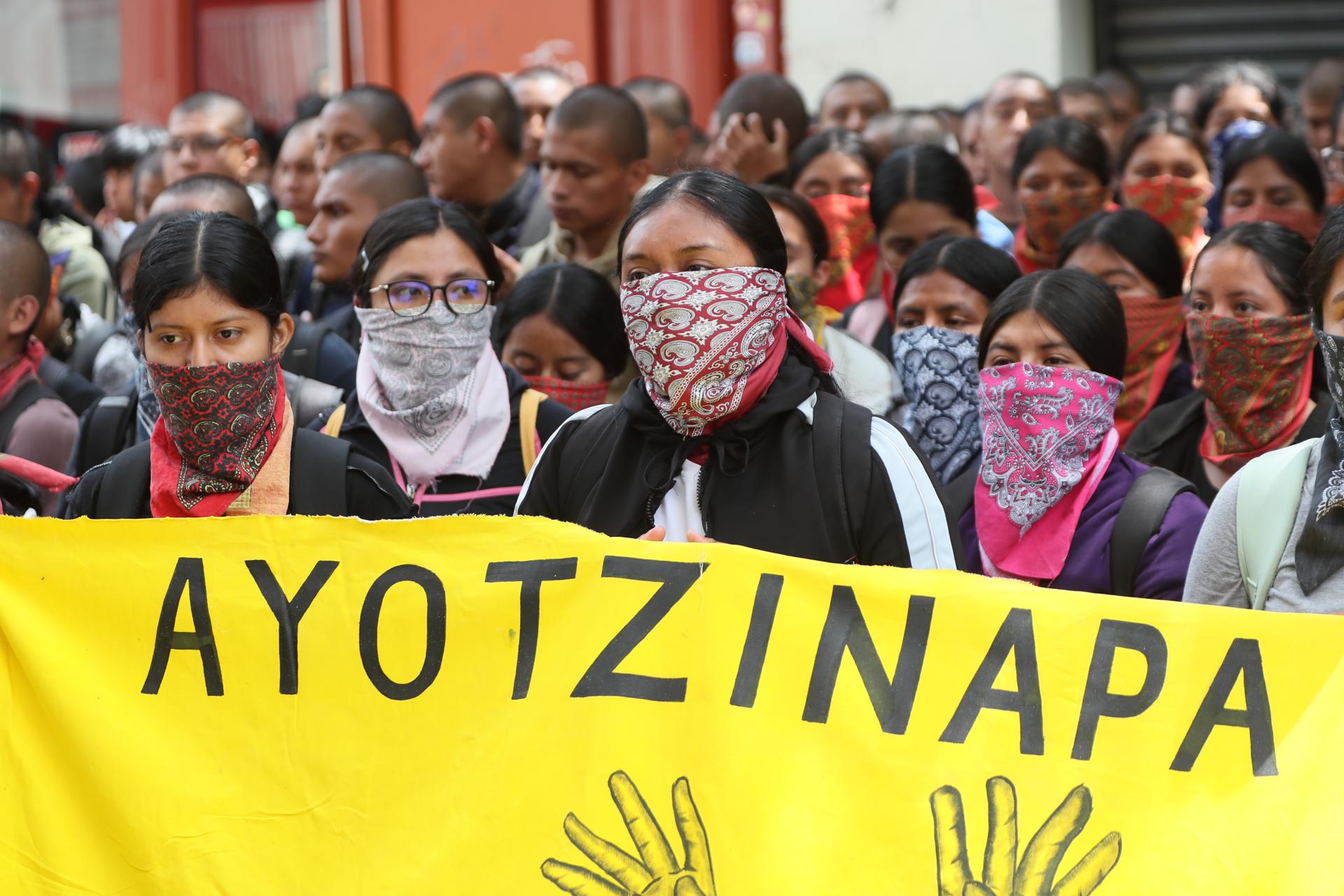 Familiares del caso Ayotzinapa piden la extradición de presuntos responsables