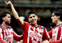 Chivas de Milito vencen al Necaxa de Gago en el Apertura mexicano