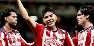 Chivas de Milito vencen al Necaxa de Gago en el Apertura mexicano
