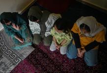 A la espera de asilo en Occidente, unas jóvenes afganas buscan refugio en la música