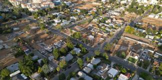 Una nube tóxica contamina casas que sobrevivieron a los incendios de Los Ángeles