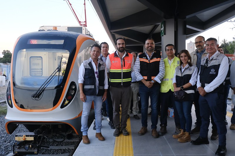 La Línea 4 del Tren Ligero realiza las primeras pruebas con el gobernador Pablo Lemus a bordo 